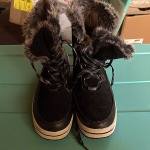 Universal Threads Snow Boots.  Size 10 with black outside and fluffy inside